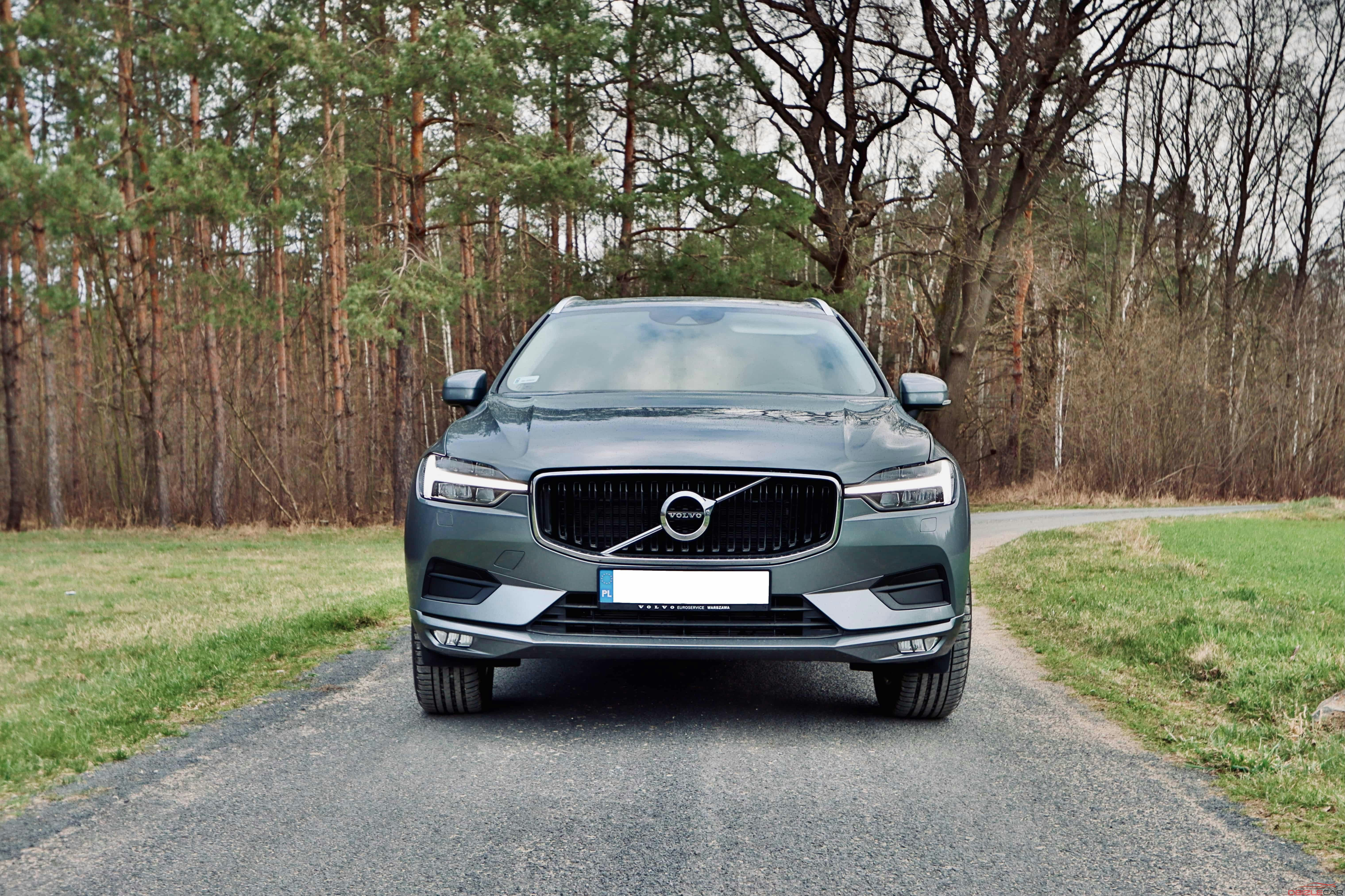 Volvo XC90: Features & Specifications